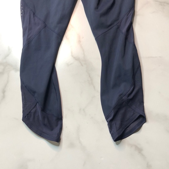 Athleta Aura Sonar Capri Mesh Legging Navy Blue Size S - Picture 8 of 8